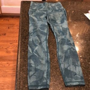 Lululemon Train Times 25”. Size 4. NEVER WORN!